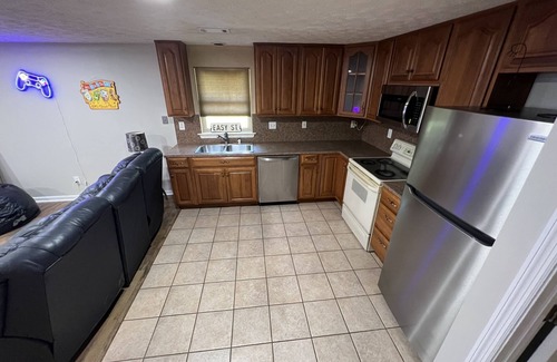 Wetumpka House | Family Oriented I Pet Friendly I High Speed Internet I Private Boat Ramp