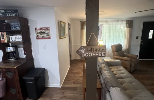 Wetumpka House | Family Oriented I Pet Friendly I High Speed Internet I Private Boat Ramp
