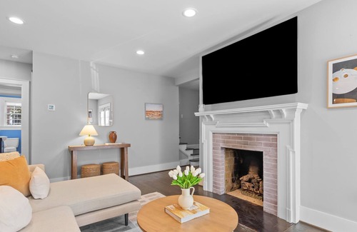 Lindley Park House | Family Peaceful Getaway w/HotTub, FirePit, Pool! 12min to Sedgefield CC!