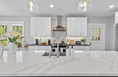 Lindley Park House | Family Peaceful Getaway w/HotTub, FirePit, Pool! 12min to Sedgefield CC!