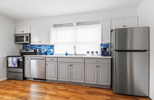 Crescent Beach Apartment | Family Pet-Friendly Getaway Beach Nest #3