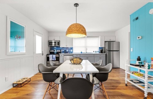 Crescent Beach Apartment | Family Pet-Friendly Getaway Beach Nest #3