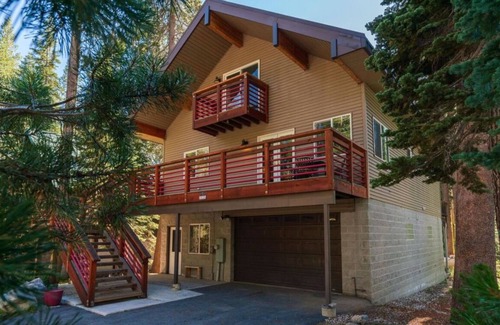 Pla-Vada Woodlands Cabin | Family/Pet-Friendly Home in Soda Springs near Sugar Bowl, Truckee