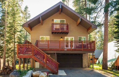 Pla-Vada Woodlands Cabin | Family/Pet-Friendly Home in Soda Springs near Sugar Bowl, Truckee