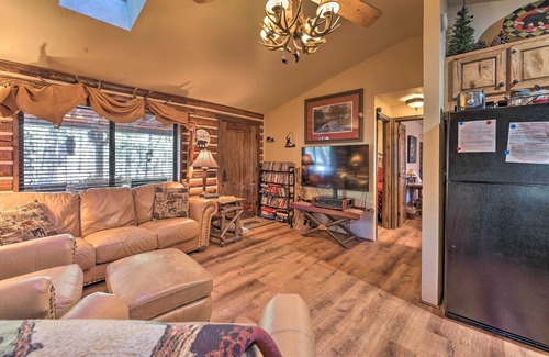 Pinetop-Lakeside Cabin | Family & Pet Friendly: Rustic Lakeside Cabin