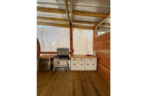 Wildwood Cabin | Family & Pet Friendly Treehouse with Amazing Views