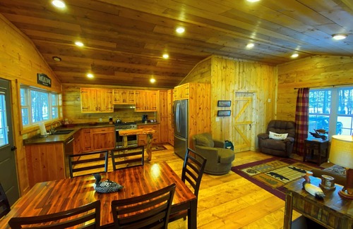 Eagle River Cottage | Family & Pet Friendly Luxury Cottage on Crystal Clear, PRIVATE Meta Lake!