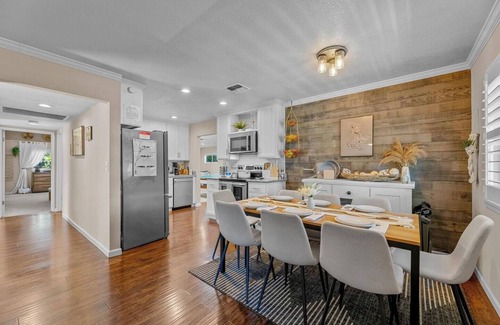 West Sacramento House | Family & Pet Hot Tub Playhouse