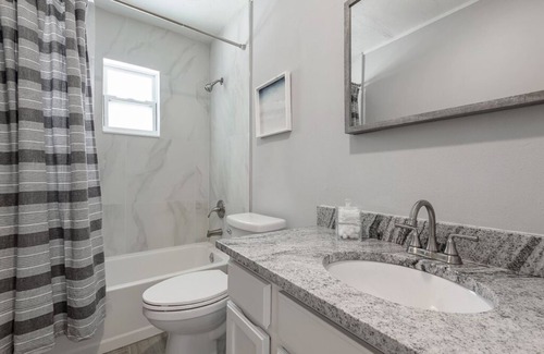 Highpoint House | Family Resort Sleeps 15 Near Beaches