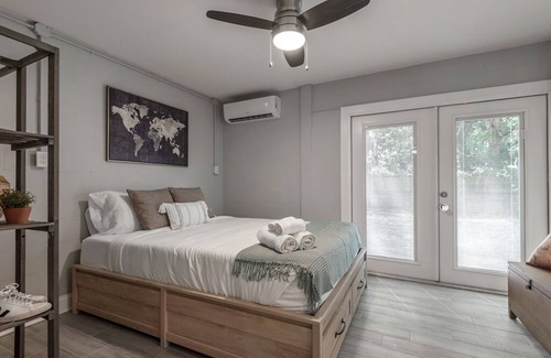 Highpoint House | Family Resort Sleeps 15 Near Beaches