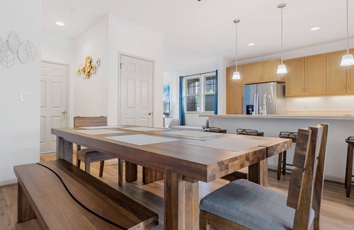 Makaha Valley House | Family Retreat in Mākaha Valley | Sleeps 14 + Beach Gear