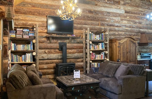 Somerset Cabin | Family Retreat on River in Raggeds with WiFi on Kebler PassnMeal Plans Available