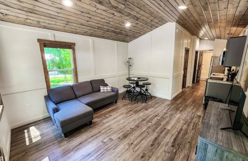 Guntersville Apartment | Family Retreat Tiny House - 670+ acres private property on Lake Guntersville!