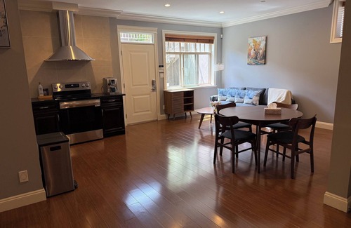 West Side House | Family Room3 w/2 Queen Beds, SHARED Common Space, Private Washroom