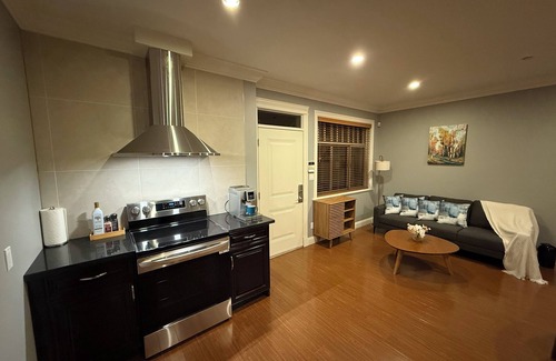 West Side House | Family Room3 w/2 Queen Beds, SHARED Common Space, Private Washroom