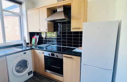 Dawlish Apartment | Family Size Marine Apartment with Sea View