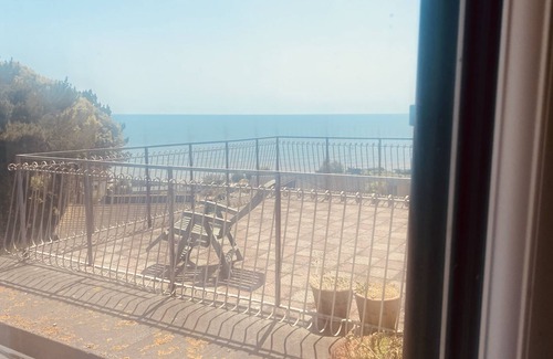 Dawlish Apartment | Family Size Marine Apartment with Sea View