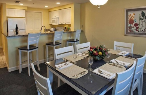 Hilton Head Resort | Family-Sized 2BR Condo with Pool, Hot Tub and Walk to Shops and Dining