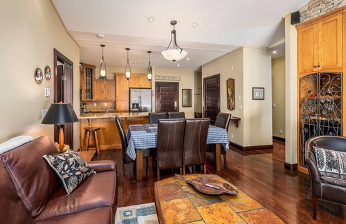 Big White Ski Resort Condo | Family sized cozy ski-in/ski-out retreat w/hot tub and stunning mountain views