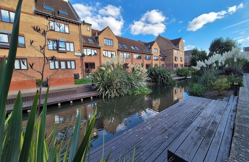 Cubitt Town House | Family-sized Spacious House with En-Suite available and Garden in Canary Wharf