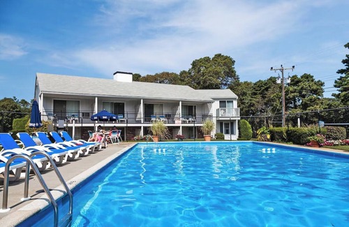 South Yarmouth House | Family Stay in South Yarmouth with Balcony/Patio | Relaxing Outdoor Pool