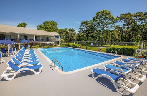 South Yarmouth House | Family Stay in South Yarmouth with Balcony/Patio | Relaxing Outdoor Pool