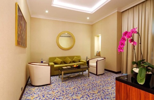 Al Mankhool House | Family Suite Near Burjuman Metro By Luxury Bookings