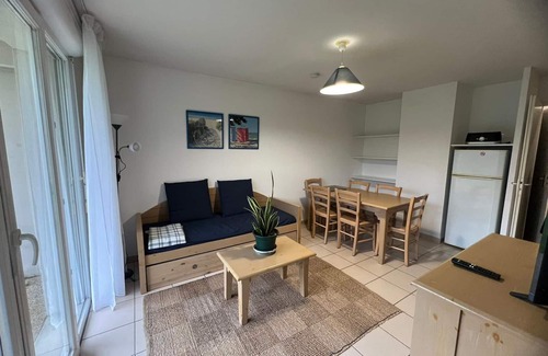 Ondres Apartment | Family T3 Apartment in Ondres with Pool and Parking