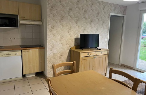 Ondres Apartment | Family T3 Apartment in Ondres with Pool and Parking