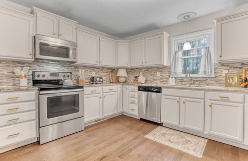Greensboro House | Family Tranquil Retreat - Pool, HotTub, Golf, More