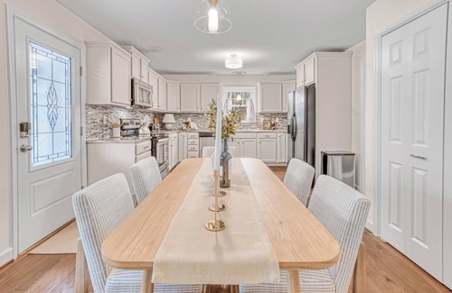 Greensboro House | Family Tranquil Retreat - Pool, HotTub, Golf, More