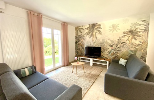 Hautefeuille House | Family vacation with terrace and garden at Disneyland Paris