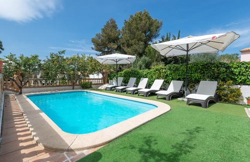 Cielo de Bonaire Ski Chalet | Family villa with private pool, 500 m from the beach