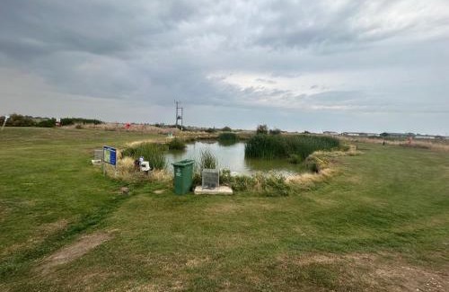 Clacton-on-Sea House | FamilyCaravan-SeaView-Garden-Ensuite-NearBeach