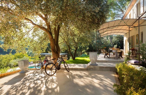 Pernes-les-Fontaines Villa | Fancy Villa Nested in the Middle of the Nature