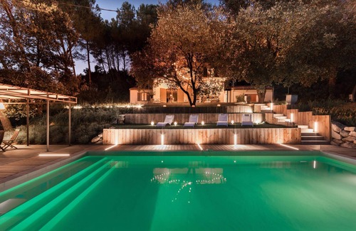 Pernes-les-Fontaines Villa | Fancy Villa Nested in the Middle of the Nature
