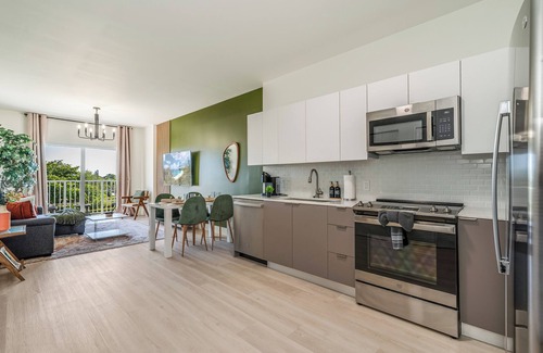 Hallandale Beach Apartment | Fantastic 2/2 Apt in Hallandale Beach with WiFi, AC