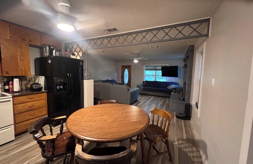 Marble Falls Cottage | Fantastic 2-bedroom cottage with AC in Marble Falls
