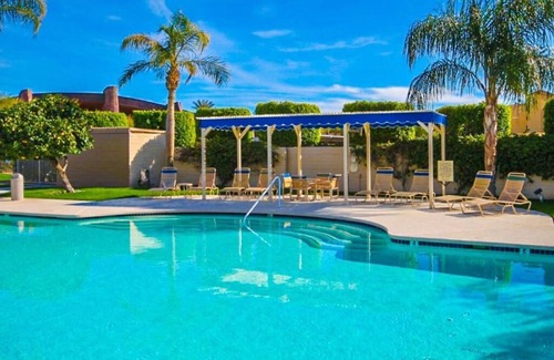 The Morrison Condo | Fantastic 2-bedroom with AC in Palm Springs. Walk everywhere, Casino next door.