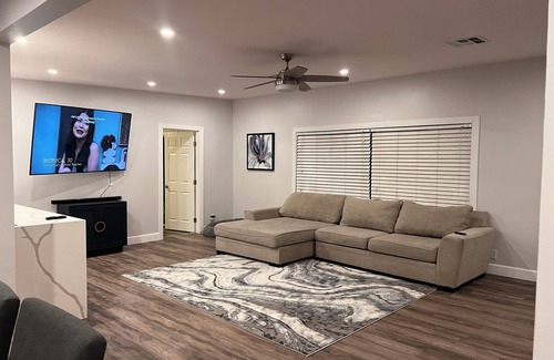 Palm Desert House | Fantastic 2-bedroom mid-century house with pool and game room in Palm Desert