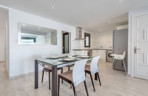 Puerto de Pollensa Apartment | Fantastic Apartment with Terrace, Seaview, Air Conditioning & Wi-Fi