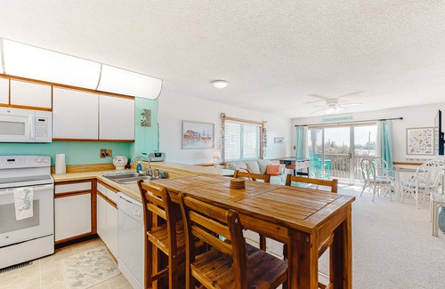 Rodanthe Condo | Fantastic condo close to sound and beach with WiFi, shared pool, & private W/D