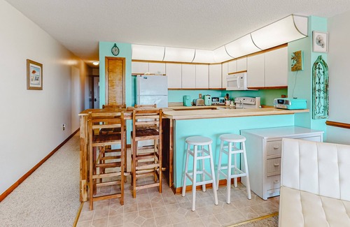 Rodanthe Condo | Fantastic condo close to sound and beach with WiFi, shared pool, & private W/D