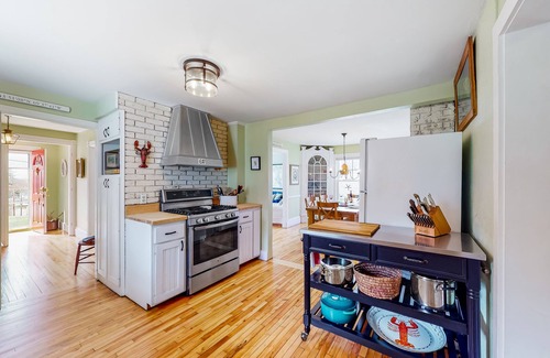 Boothbay Harbor House | Fantastic cottage and apartment with fast WiFi, firepit, & furnished deck