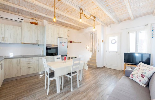 Naousa House | Fantastic Cycladic Maisonette ‘Olga’ in Naoussa Paros near the Old Port