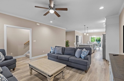 Morehead City House | Fantastic duo in the heart of all the action with fast WiFi, central AC & W/D