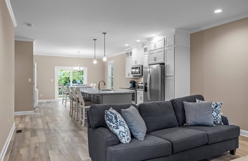Morehead City House | Fantastic duo in the heart of all the action with fast WiFi, central AC & W/D