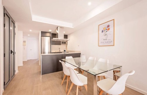 Gothic Quarter Apartment | Fantastic GroupFlat: 9-Bedrooms, 6-Bathrooms for 18 people in Central Barcelona!