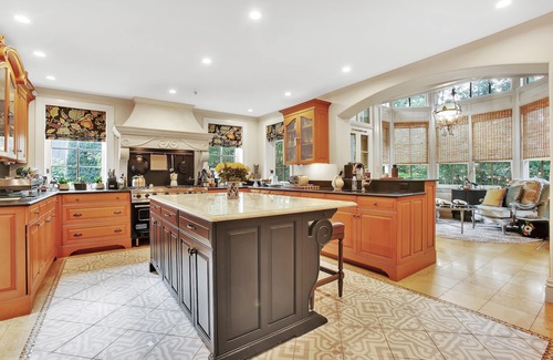 Historic District House | Fantastic house with lots of parking in downtown Annapolis, steps to the USNA!