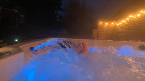 Warmingham House | Fantastic Location, Annexe with Hot Tub
